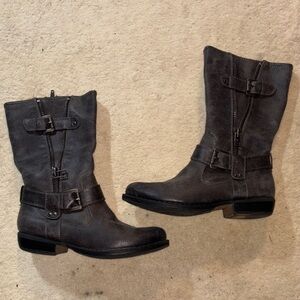 Stylish Gray Baretraps Women's Boots